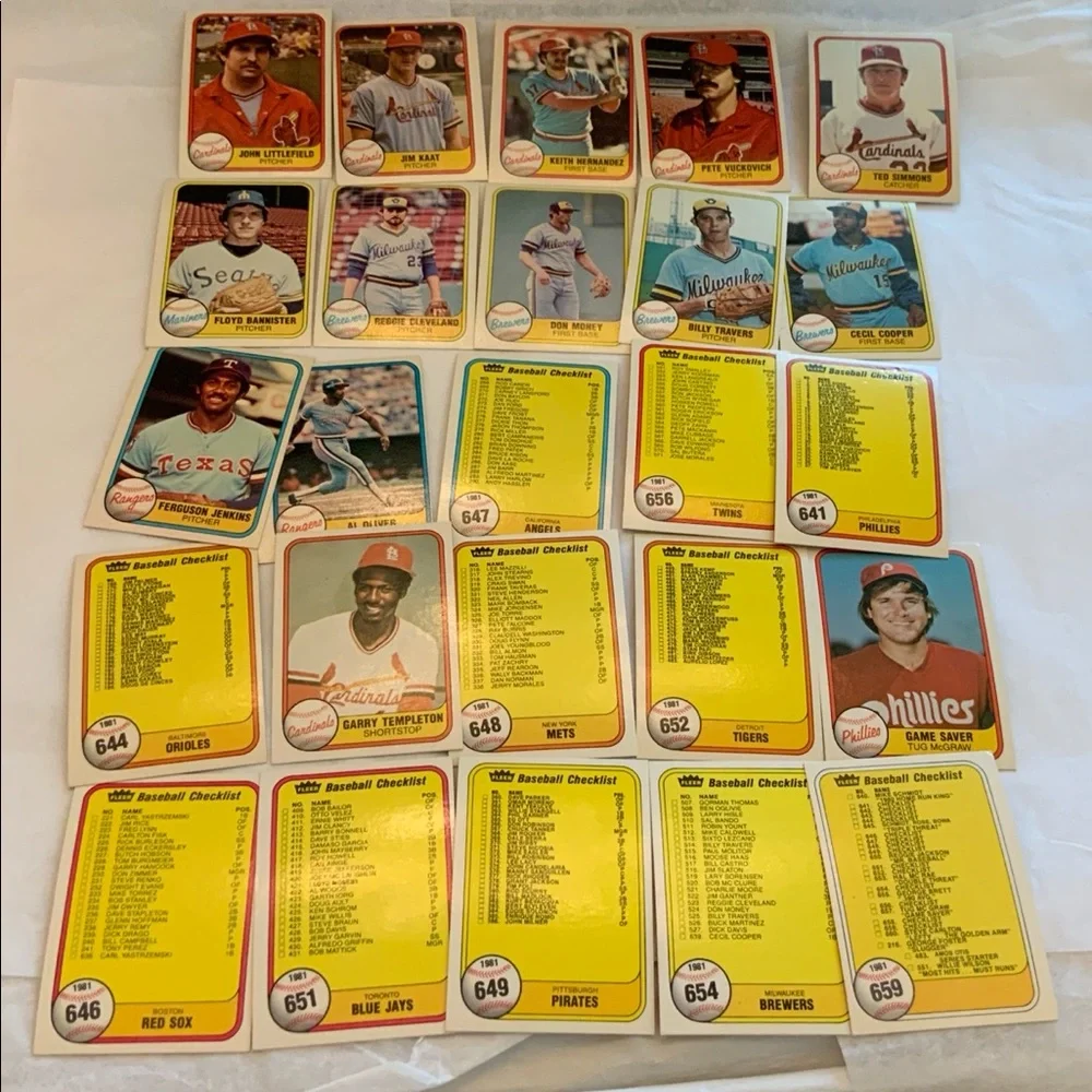 Bundle of Baseball Cards Lot 25